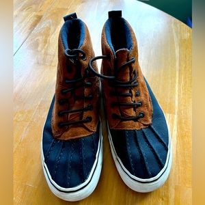 Waterproof Duck Boot Vans Men’s size 8.5/Women’s Size 10